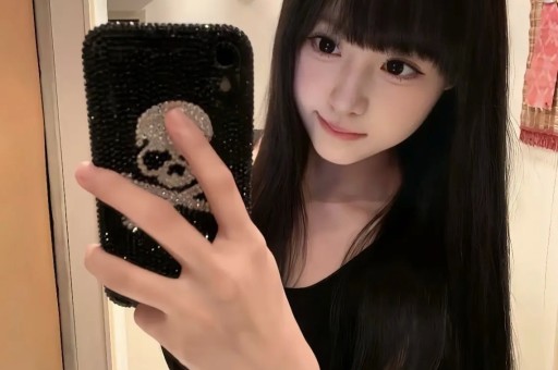 娱乐圈大事件：刘昊然周冬雨复合传闻、卢昱晓屏摄道歉、杨紫《家业》恶评风波、阿Sa婚变辟谣