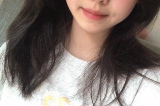 娱乐圈四大劲爆新闻：关晓彤海边热吻、黄晓明独处3小时、黄子韬海外生子赵丽颖错失大奖引热议